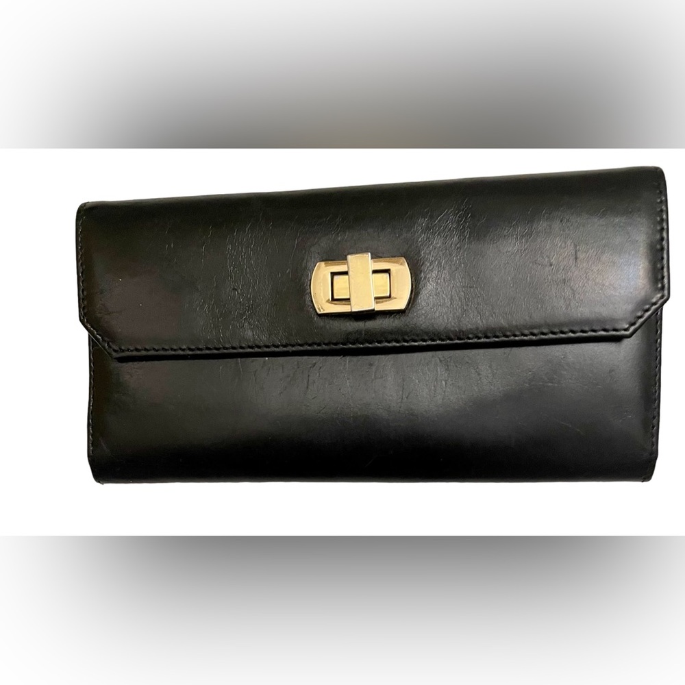 HOBO Women’s Leather Trifold Turn Lock Wallet Black/Gold hardware/Red Interior